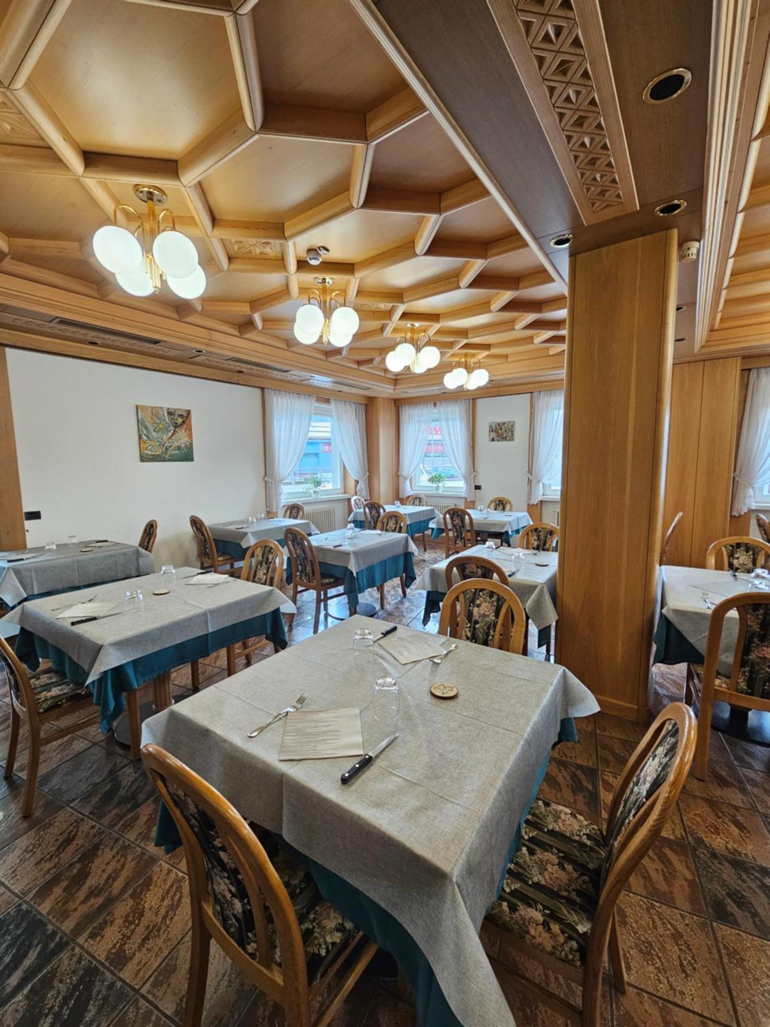 Hotel Ideal Kalfein Exterior foto