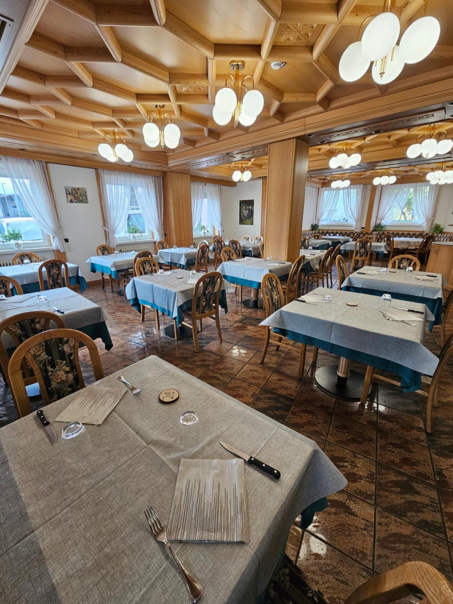 Hotel Ideal Kalfein Exterior foto